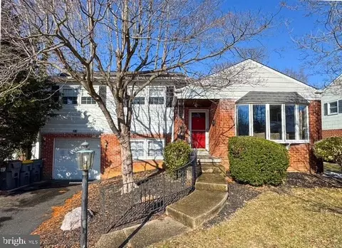 2244 Saint James Dr, Wilmington, DE 19808