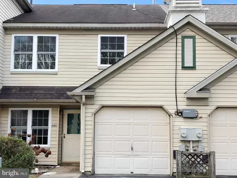 220 Stonebridge Blvd, New Castle, DE 19720