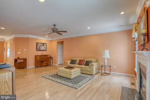 Living - 78 Springmill Dr, Middletown, DE 19709 photo 4 of 7