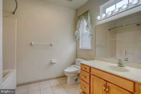 Bath - 78 Springmill Dr, Middletown, DE 19709 photo 2 of 4