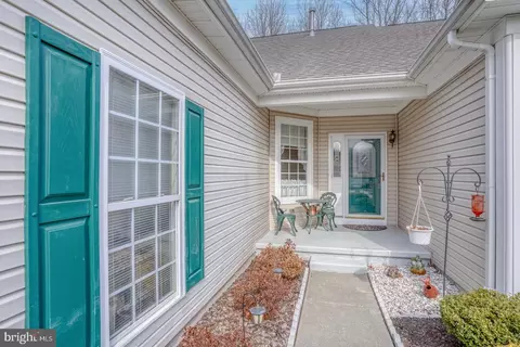 Exterior - 78 Springmill Dr, Middletown, DE 19709 photo 3 of 6