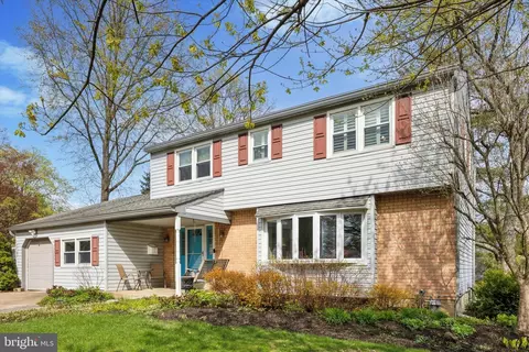 2 Ravenwood Ct, Wilmington, DE 19810