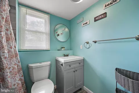 Bath - 158 Scottfield Dr, Newark, DE 19713 photo 1 of 3