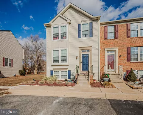 10 Photinia Dr, Newark, DE 19702