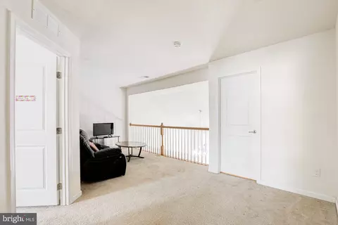Entry Way - 128 E General Grey Ct, Newark, DE 19702 photo 11 of 16