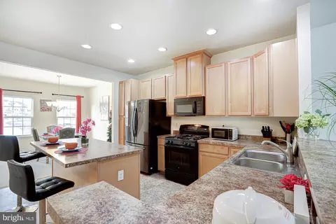 Kitchen - 128 E General Grey Ct, Newark, DE 19702 photo 3 of 3