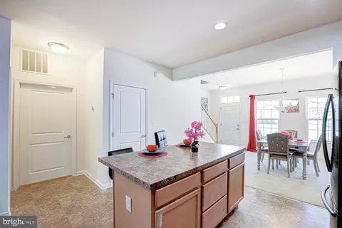 Entry Way - 128 E General Grey Ct, Newark, DE 19702 photo 5 of 16