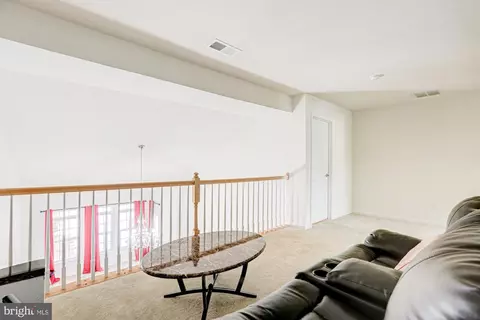 Entry Way - 128 E General Grey Ct, Newark, DE 19702 photo 14 of 16