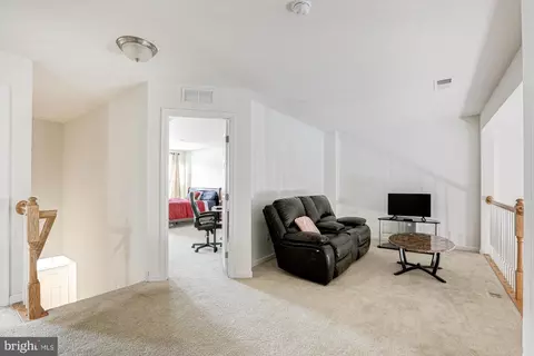 Entry Way - 128 E General Grey Ct, Newark, DE 19702 photo 12 of 16