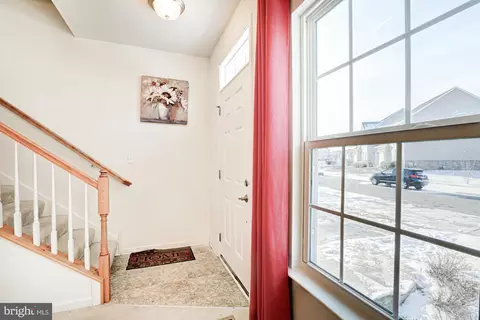 Entry Way - 128 E General Grey Ct, Newark, DE 19702 photo 4 of 16