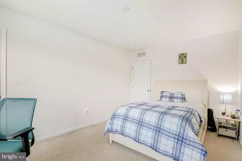 Bedroom - 128 E General Grey Ct, Newark, DE 19702 photo 13 of 14