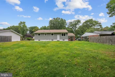 Exterior - 810 Devon Dr, Newark, DE 19711 photo 3 of 8
