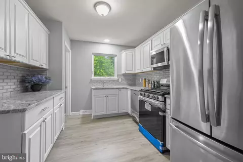 Kitchen - 810 Devon Dr, Newark, DE 19711 photo 2 of 2