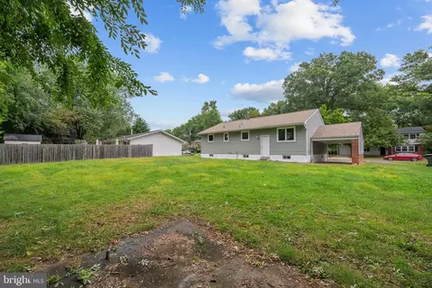Exterior - 810 Devon Dr, Newark, DE 19711 photo 4 of 8