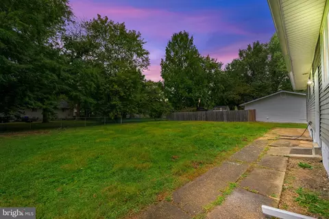 Exterior - 810 Devon Dr, Newark, DE 19711 photo 7 of 8
