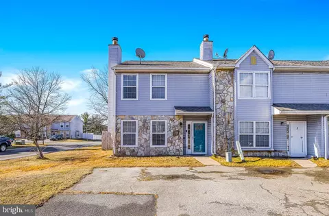 1 Revere Pl, Newark, DE 19702