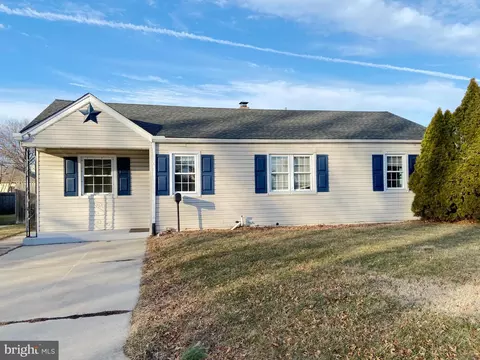 727 Woodtop Rd, Wilmington, DE 19804