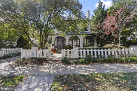 2204 Delaware Ave, Wilmington, DE 19806