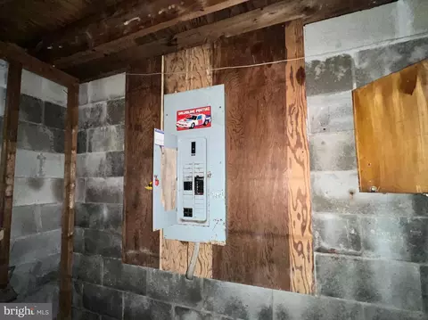 Entry Way - 3144 Old County Rd, Newark, DE 19702 photo 3 of 3