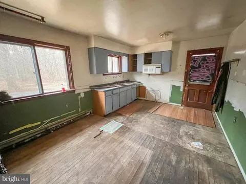 Entry Way - 3144 Old County Rd, Newark, DE 19702 photo 1 of 3