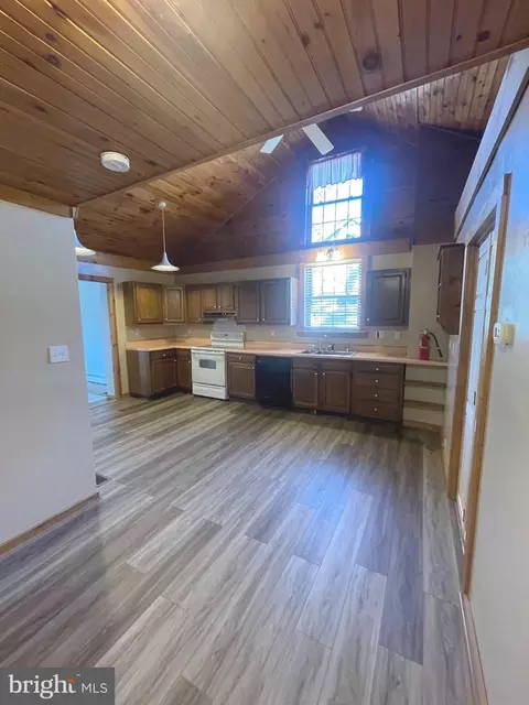 Kitchen - 6064 Summit Bridge Rd, Townsend, DE 19734 photo 2 of 5