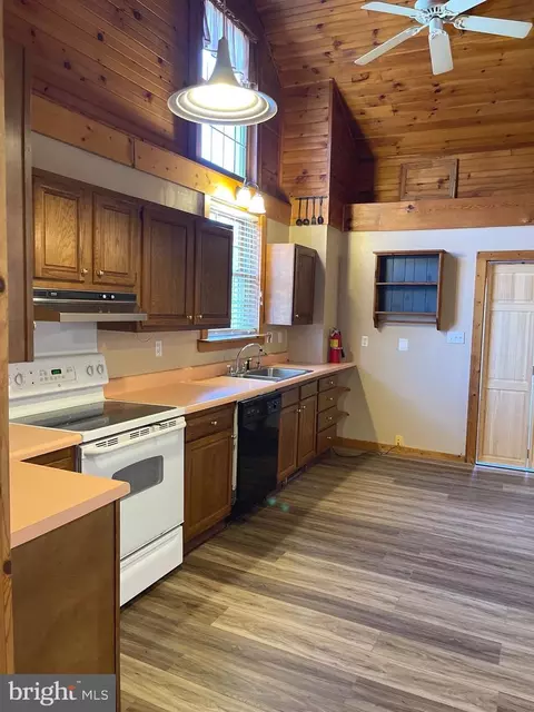 Kitchen - 6064 Summit Bridge Rd, Townsend, DE 19734 photo 5 of 5