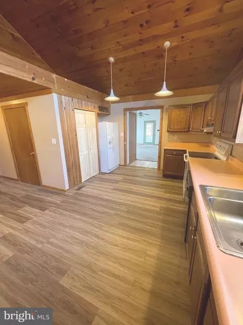 Entry Way - 6064 Summit Bridge Rd, Townsend, DE 19734 photo 2 of 5