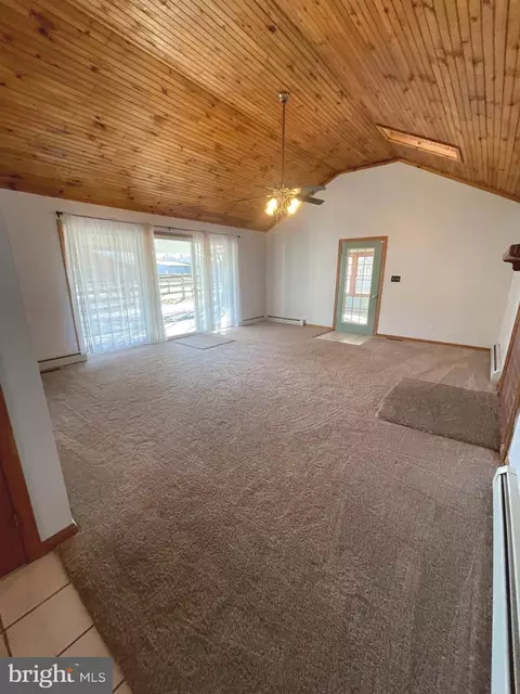 Living - 6064 Summit Bridge Rd, Townsend, DE 19734 photo 1 of 7