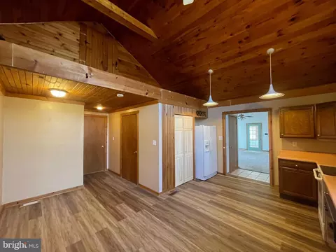 Entry Way - 6064 Summit Bridge Rd, Townsend, DE 19734 photo 4 of 5