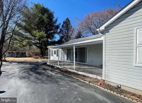 Exterior - 6064 Summit Bridge Rd, Townsend, DE 19734 photo 4 of 6
