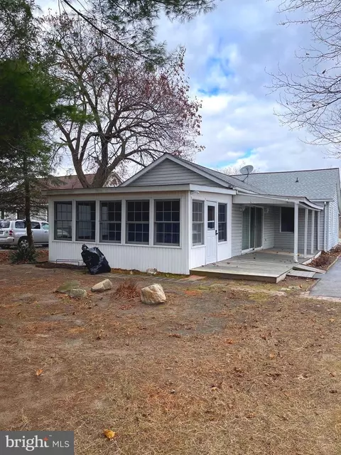 Exterior - 6064 Summit Bridge Rd, Townsend, DE 19734 photo 3 of 6