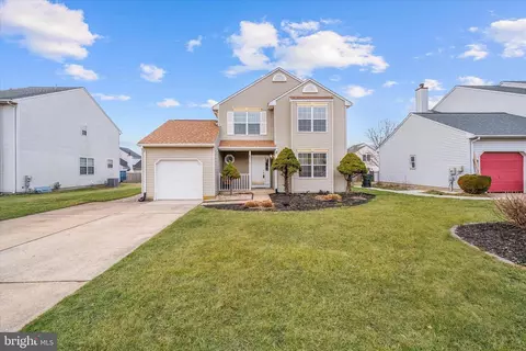 66 Charles Dr, New Castle, DE 19720
