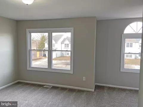 Living - 8 Warren Pl, Newark, DE 19702 photo 6 of 6