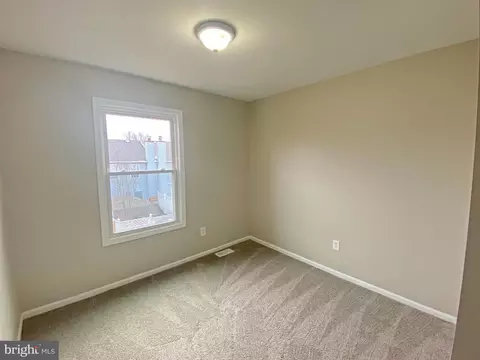 Bedroom - 8 Warren Pl, Newark, DE 19702 photo 2 of 3