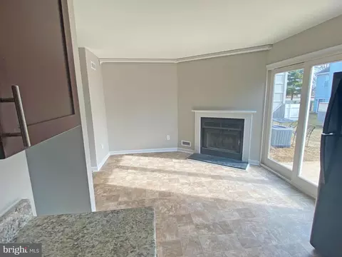 Living - 8 Warren Pl, Newark, DE 19702 photo 5 of 6