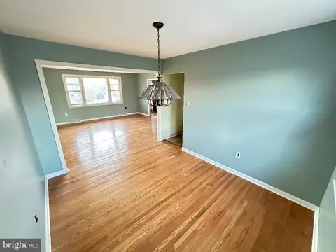 Living - 1126 Ralph Rd, Newark, DE 19713 photo 3 of 5