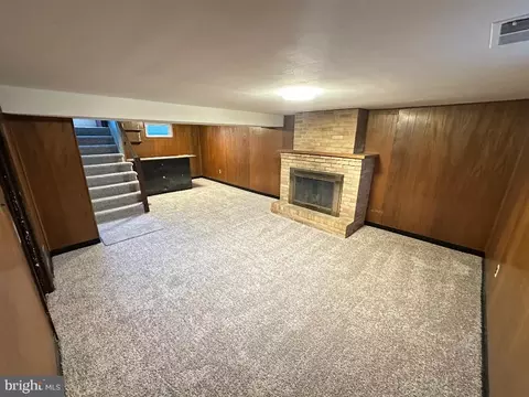 Living - 1126 Ralph Rd, Newark, DE 19713 photo 4 of 5