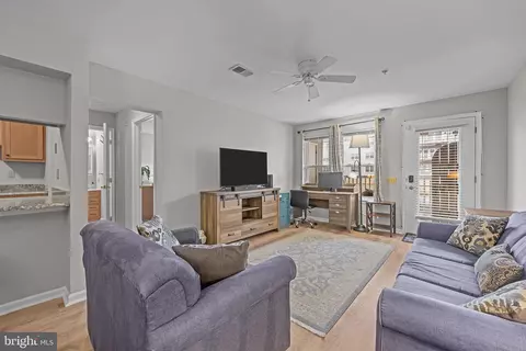 800 Waters Edge Dr, Newark, DE 19702 photo 5