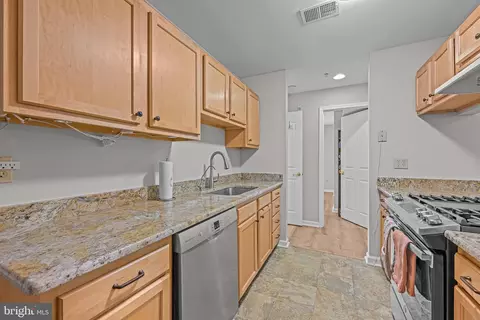 800 Waters Edge Dr, Newark, DE 19702 photo 13
