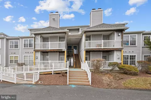 800 Waters Edge Dr, Newark, DE 19702 photo 2