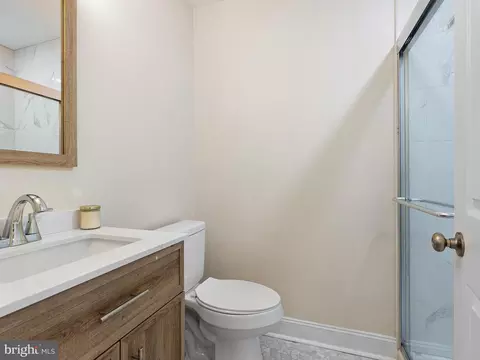 Bath - 29 Carlisle Rd, Newark, DE 19713 photo 1 of 2