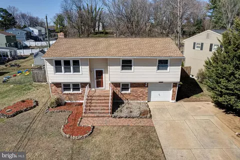 212 Darwin Dr, Newark, DE 19711 photo 2