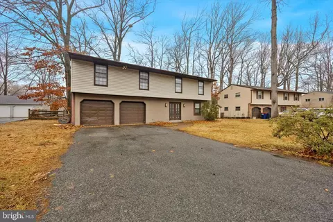 20 Club Ln, Wilmington, DE 19810