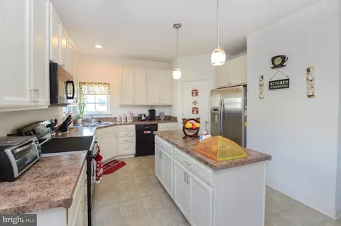 Kitchen - 418 Bergenia Loop, Bear, DE 19701 photo 2 of 3