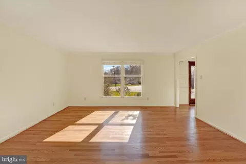 Living - 28 Caynor Ct, Newark, DE 19711 photo 1 of 3