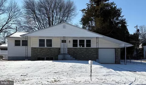 104 Darwin Dr, Newark, DE 19711