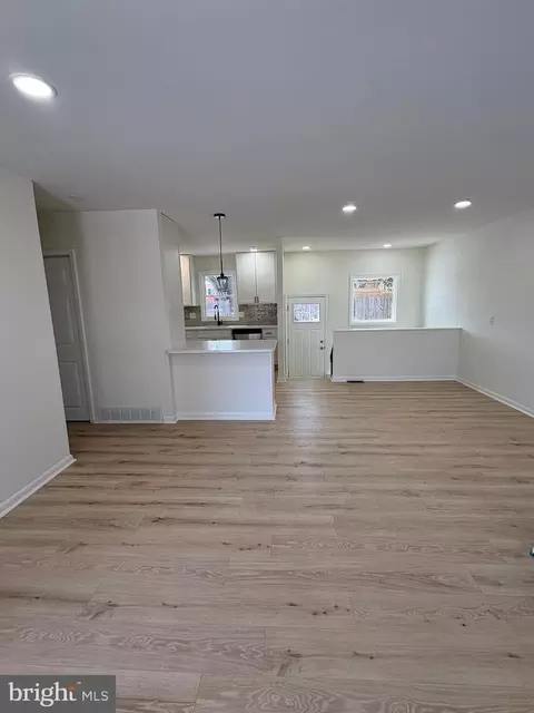 Living - 104 Darwin Dr, Newark, DE 19711 photo 1 of 1
