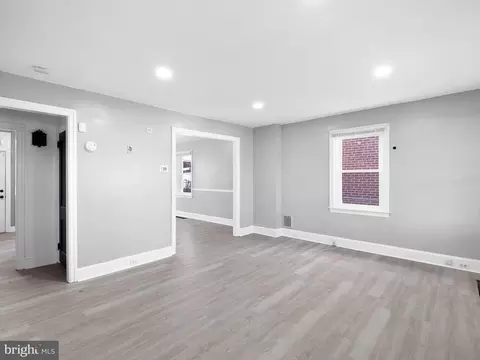 Living - 714 E 23rd St, Wilmington, DE 19802 photo 2 of 6