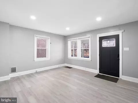 Living - 714 E 23rd St, Wilmington, DE 19802 photo 1 of 6