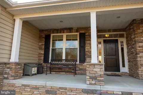 Exterior - 5662 Summit Bridge Rd, Townsend, DE 19734 photo 2 of 4